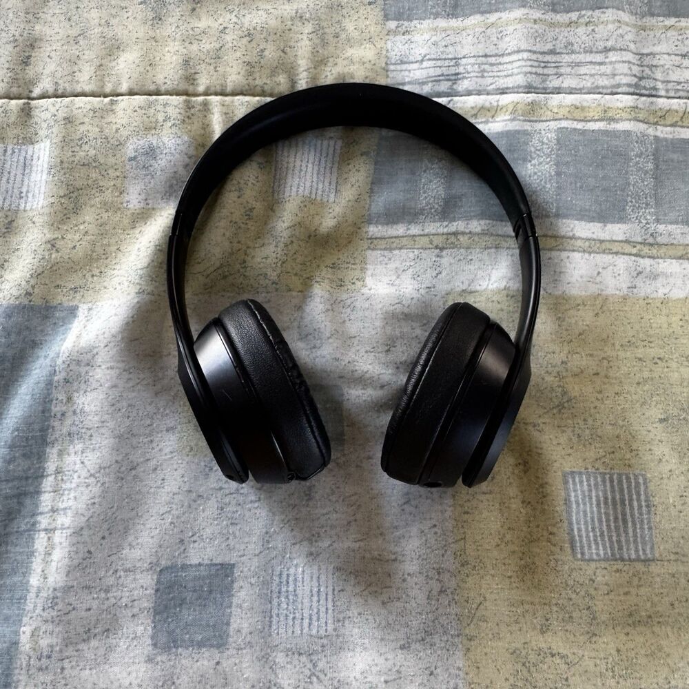 Beats by Dr. Dre Beats Solo3 Wireless On-Ear Headphones Matte Black *No charger*